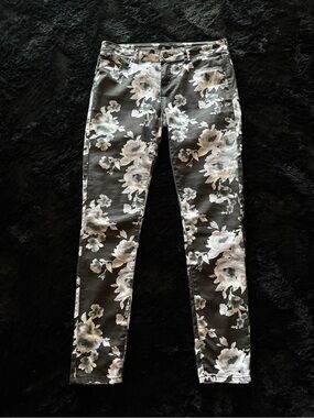 Forever 21 skinny leg lightweight jeans